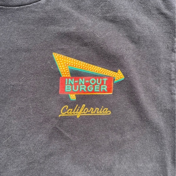 Men's In-N-Out T-Shirt Black Spell-Out Logo L Crew Food Double Double Burgers - Picture 3 of 10